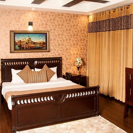 Royal Elegance Hotel Lahore Exteriör bild