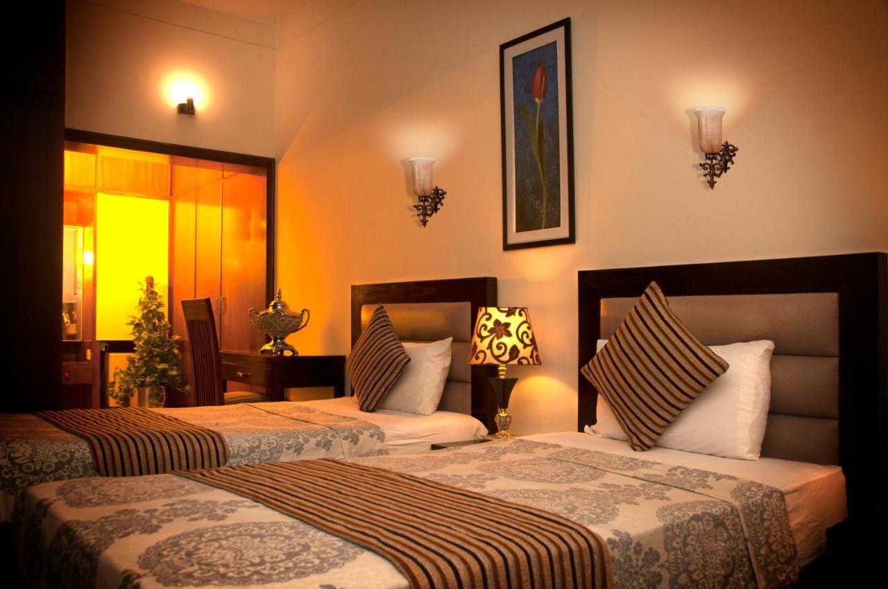 Royal Elegance Hotel Lahore Exteriör bild
