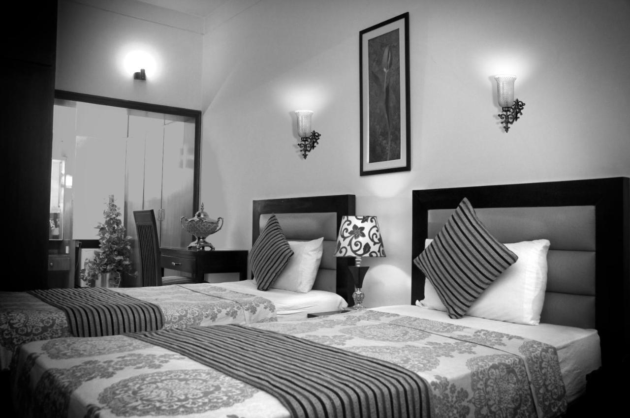 Royal Elegance Hotel Lahore Exteriör bild
