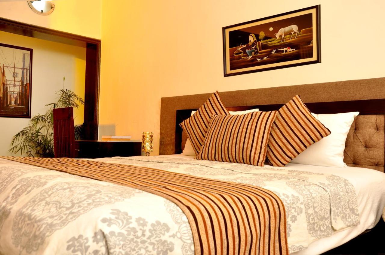 Royal Elegance Hotel Lahore Exteriör bild