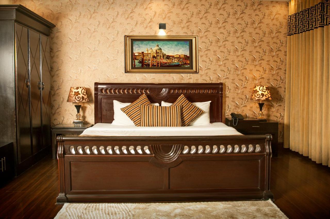 Royal Elegance Hotel Lahore Exteriör bild