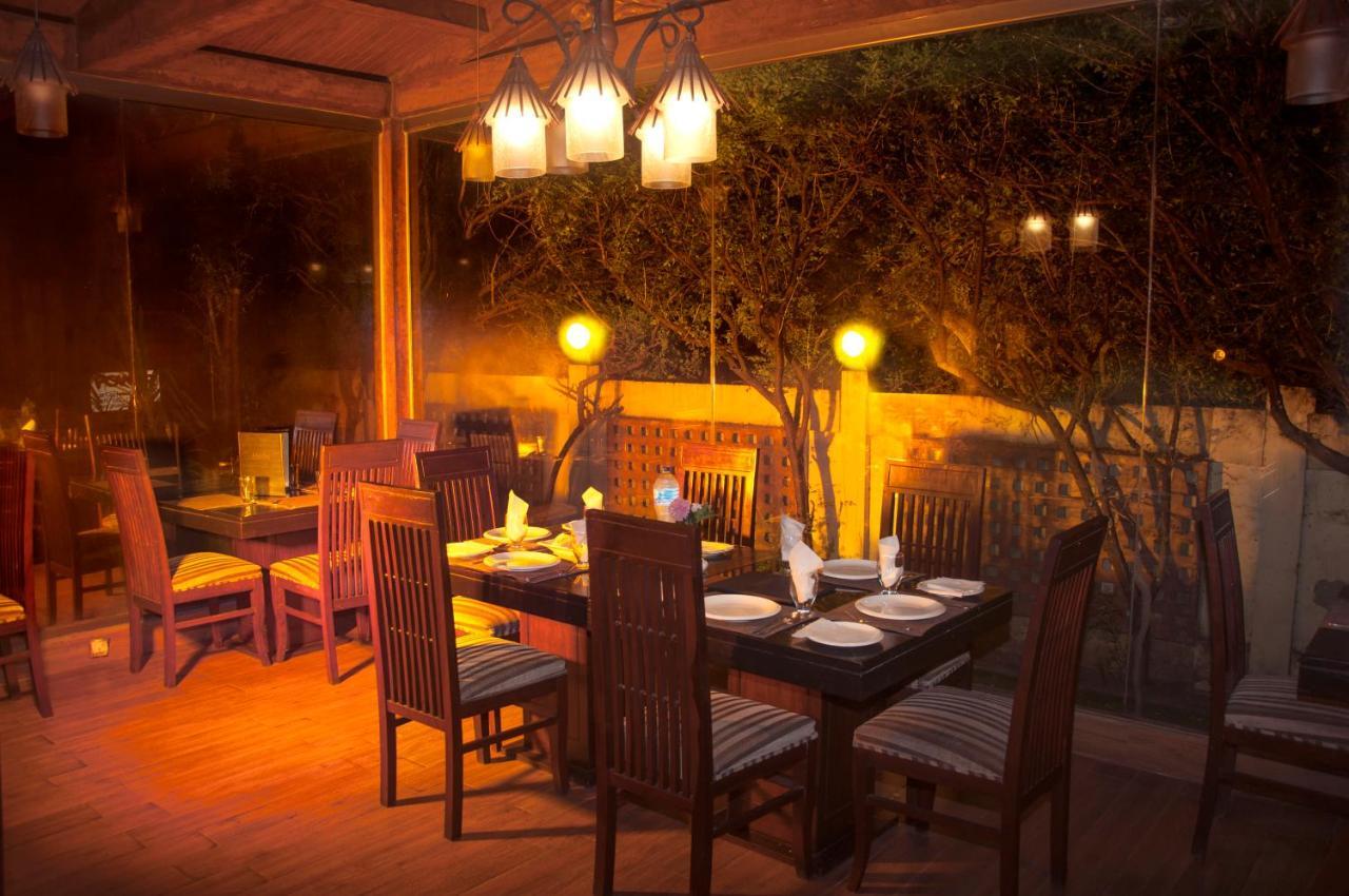 Royal Elegance Hotel Lahore Exteriör bild