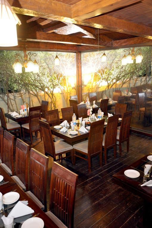 Royal Elegance Hotel Lahore Exteriör bild